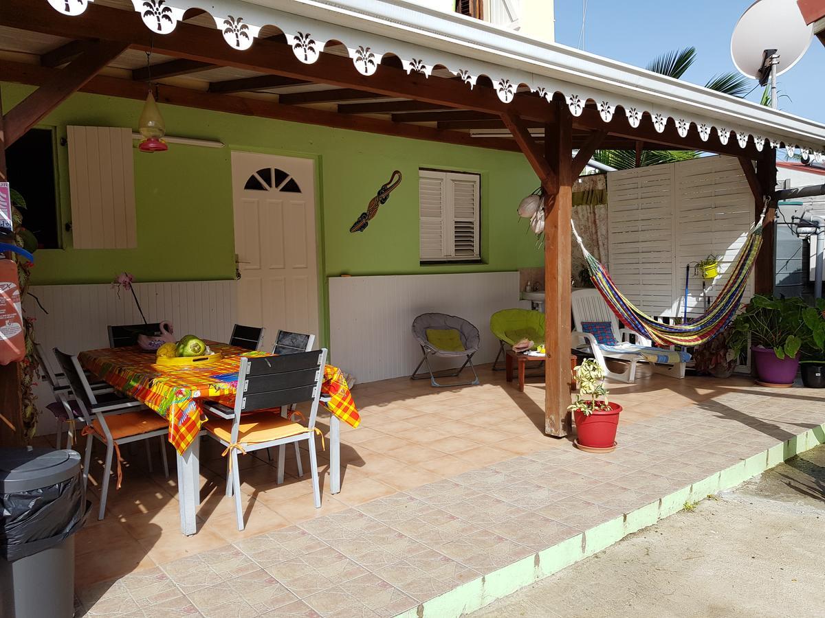 Bel Appartement - Proche Des Plages De Sainte Anne Exterior foto